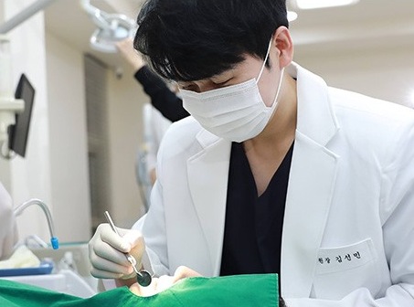 진료 중인 의료진